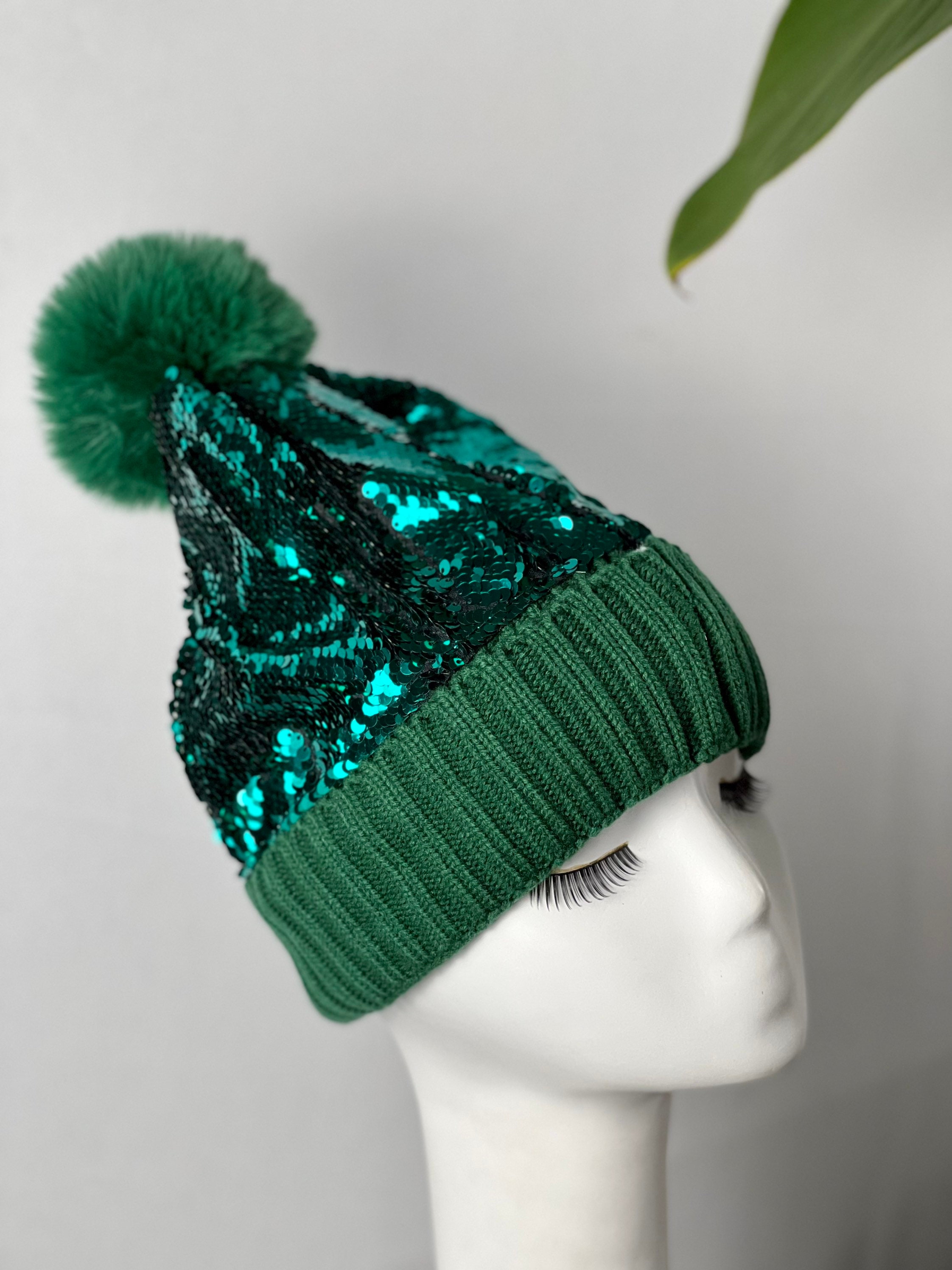 BambooMN JubileeYarn Loom Knitting Pattern Kit for Beginners - Kids Winter  Hat Set - Green Winter Hat & White Pompom