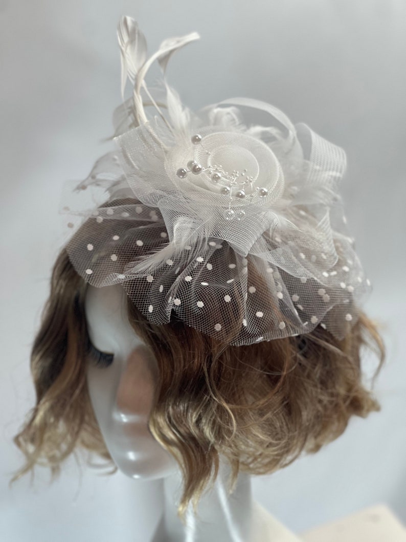 WEISSER Fascinator Vintage Inspirierter Fascinator Teehut Party Hut Kirchenhut Kentucky Derby Hut Ausgefallener Hochzeits Hut Abschlussball Fascinator Bild 1