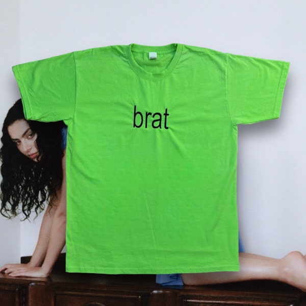 BRAT SPELLOUT TEE (charli xcx inspiriert)