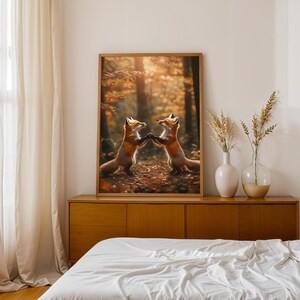 Pôster de raposa com arte na floresta – Raposas brincalhonas, estampa da natureza, decoração rústica, presente para amantes de animais, arte de parede com pôr do sol para amantes de raposas