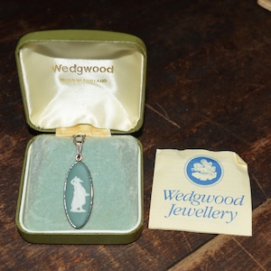Vintage Wedgwood Sterling Silver Necklace in original box