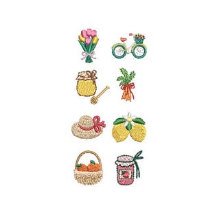 Puede incluir: Parches bordados con temas de primavera y verano. Incluye un ramo de tulipanes, una bicicleta con una cesta de flores, un tarro de miel con un cucharón, un manojo de zanahorias, un sombrero para el sol con una cinta, dos limones, una cesta de naranjas y un tarro de mermelada.