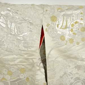 Vintage wedding kimono uchikake shiromuku white red silk with woven taiko drum flowers and carriage