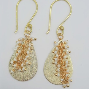 Handmade Gold Teardrop Earrings: Pearl Cluster Chain, Avant-Garde Style