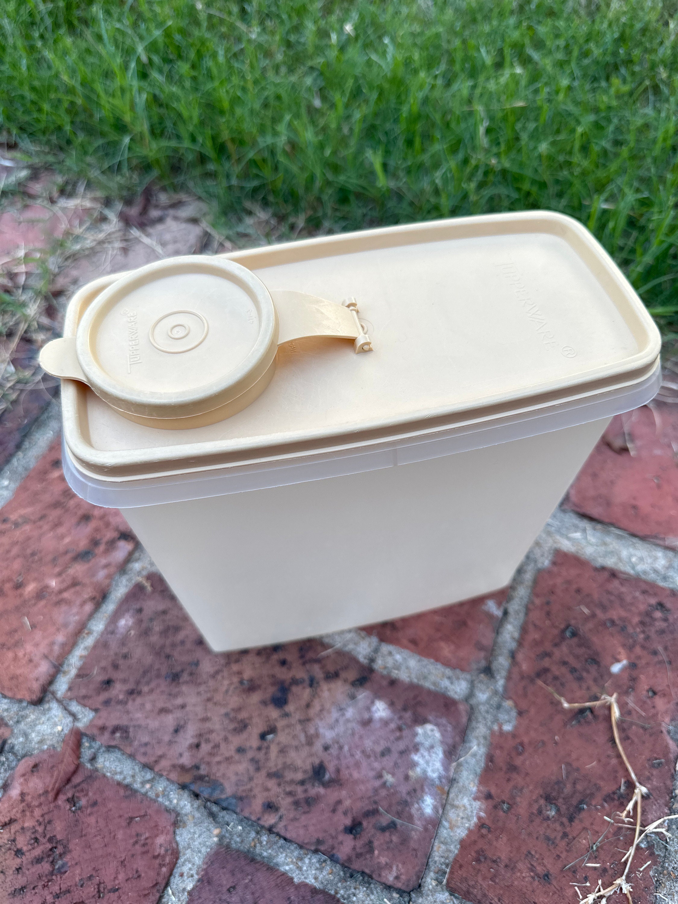 VTG Tupperware Cereal Storage Container #469-5 With Lid