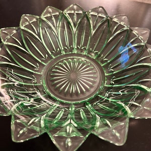 Vintage Federal Glass Petal Sunflower Plate Green