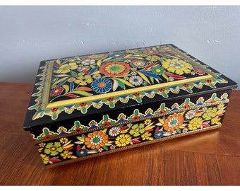 Vintage Decorative Tin, Made in Holland, Memory Box For Cards, Letters, Photos & Other Trinkets