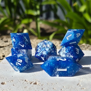 Winter flurry | Resin Dice Set (7) | Crystal D4 | Dungeons and Dragons