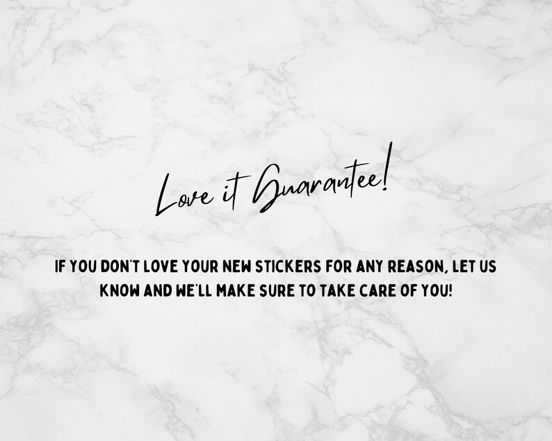 以下が含まれることがあります： 白い大理石の背景に、黒い文字で「Love it Guarantee!」「もし何らかの理由で新しいステッカーがお気に召さない場合は、お知らせください。お客様を大切にするよう努めます。」と書いてあります。