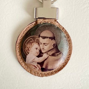 St. Anthony of Padua leather keychain | Llavero de piel San Antonio de Padua | Catholic gift keychain | Regalo Llavero católico |Silver ring