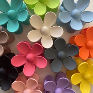Flower claw clip