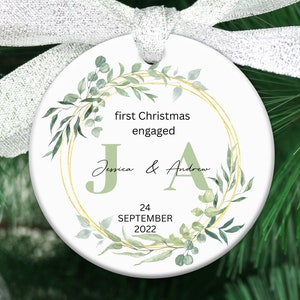 personalizado primer recuerdo de adorno comprometido de Navidad, parejas 1ª Navidad regalo comprometido, decoración del árbol de Navidad adorno, regalo de compromiso