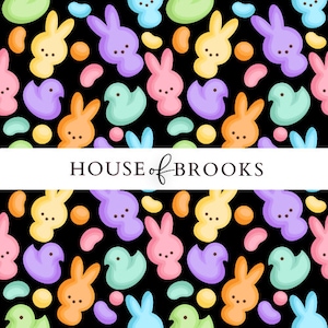 Peut inclure: Un fond noir avec un motif répété de bonbons gélifiés pastel et de guimauves en forme de lapin. Le texte "HOUSE of BROOKS" est centré au milieu de l'image.