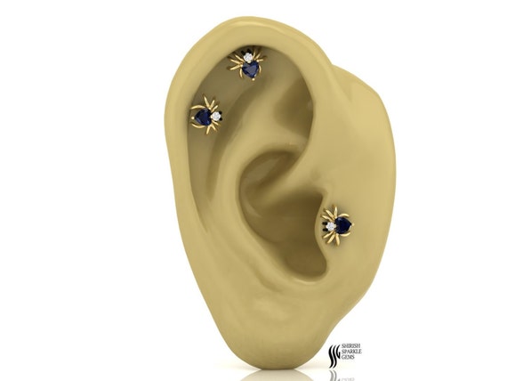 耳ピアス、耳たぶ、ヘリックス、コンクバー、サファイア、耳ピアス