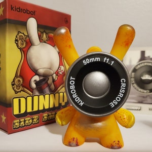 Cris Rose Yellow Observation Drone 3 inch Kidrobot Sideshow 2013 Dunny Art Spielzeug Sammlerstück