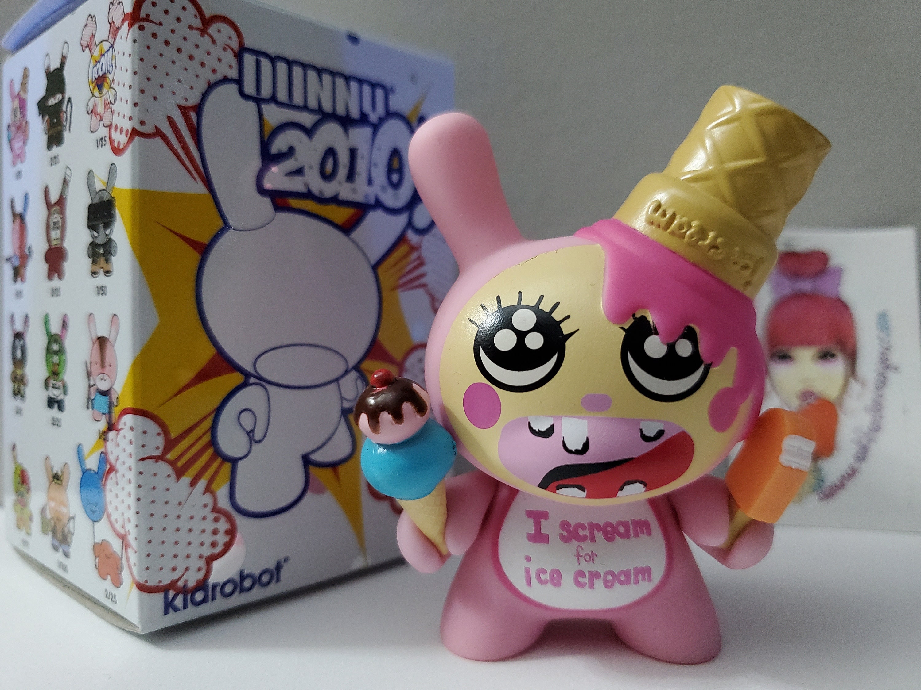 Esther Kim i Scream for Ice Cream Kidrobot 2010 Series Dunny Art Toy