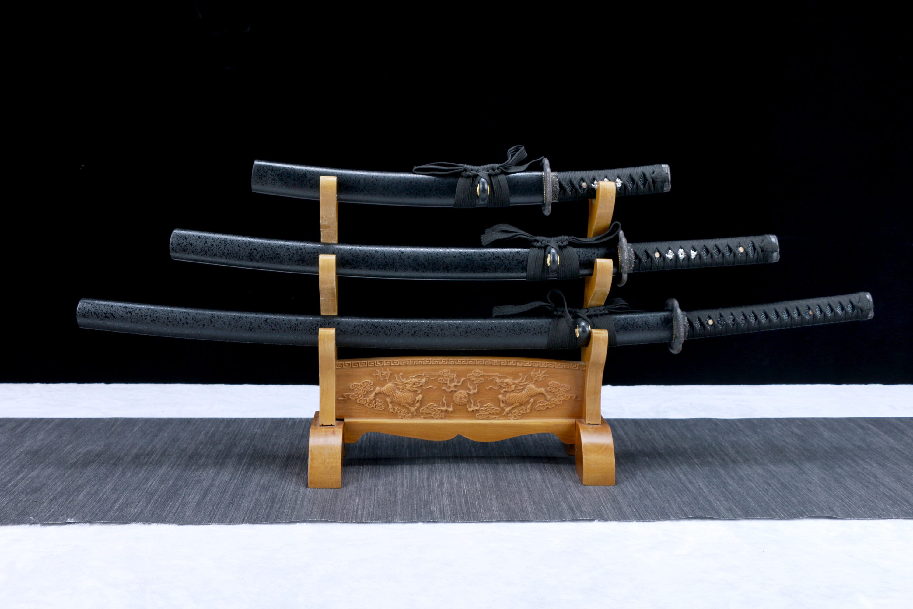 Em Curitiba, pai e filho preservam legado na forja das espadas de samurai -  01/07/2021 - UOL TAB