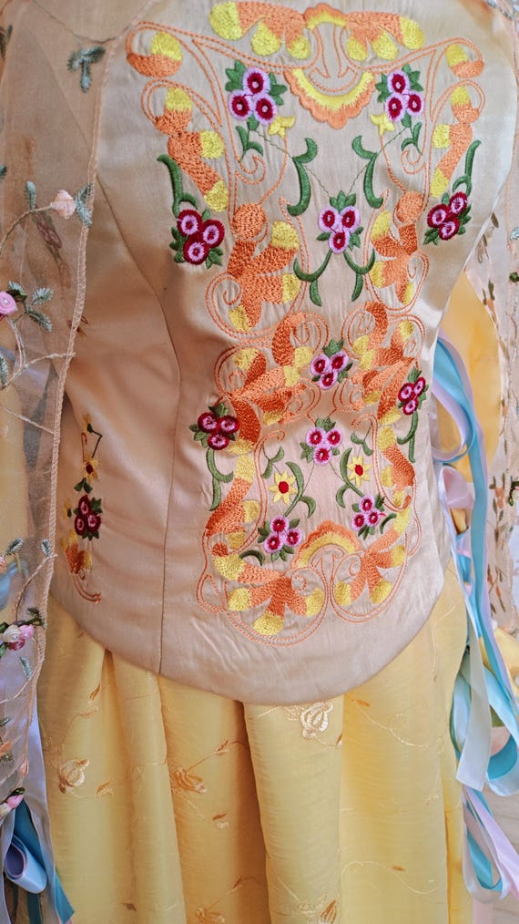 padme meadow dress corset Since I hate sketching directly onto fabric for embroidery, I drew up a quick analysis and pattern for my Meadow Picnic Padm corset that is definitely my work on it when I