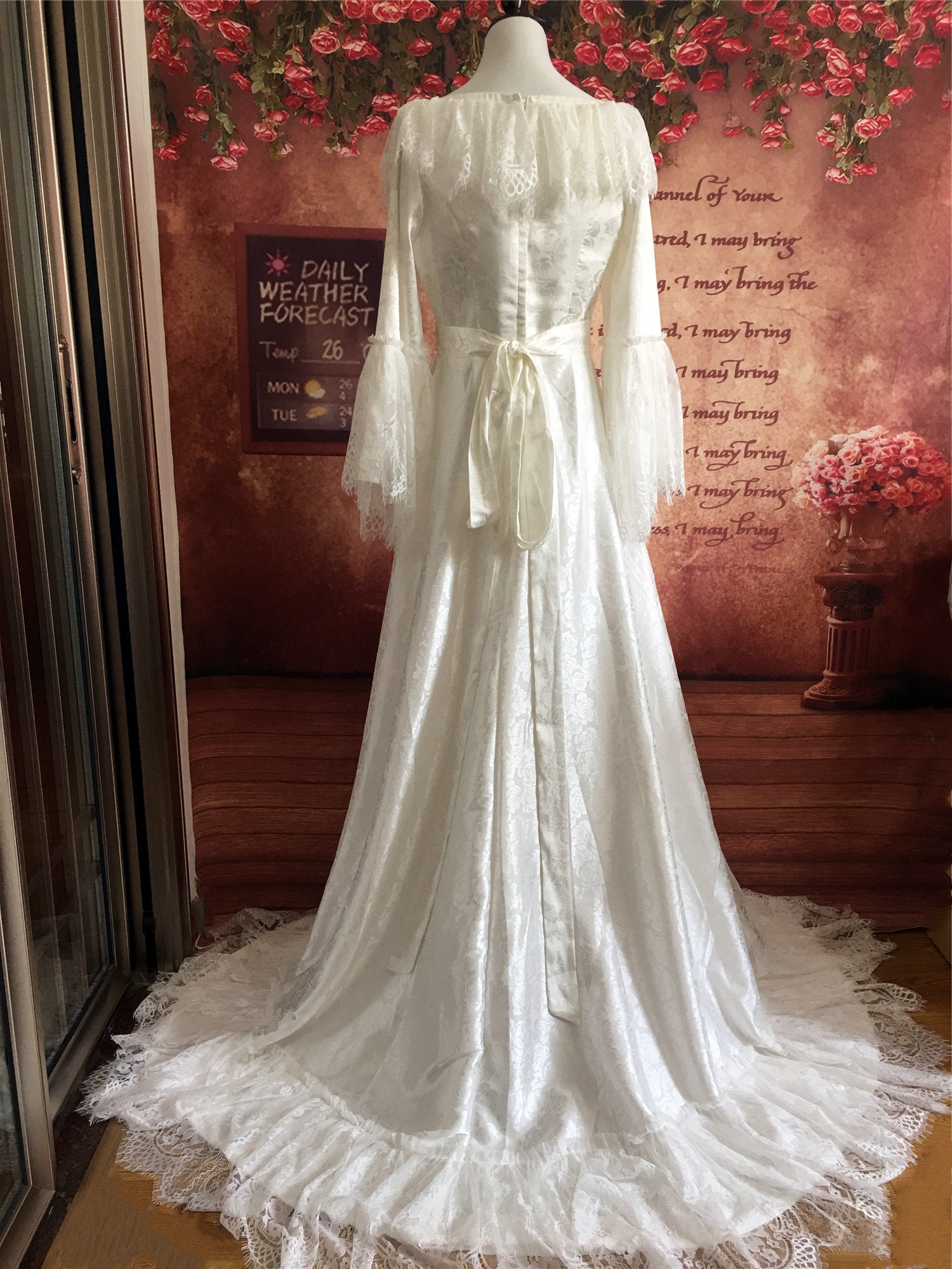 christine daae white dress Emmy Rossum (Christine Daae) It is made from a variety of fabrics (silk Christine Daae Costume Adult Christine