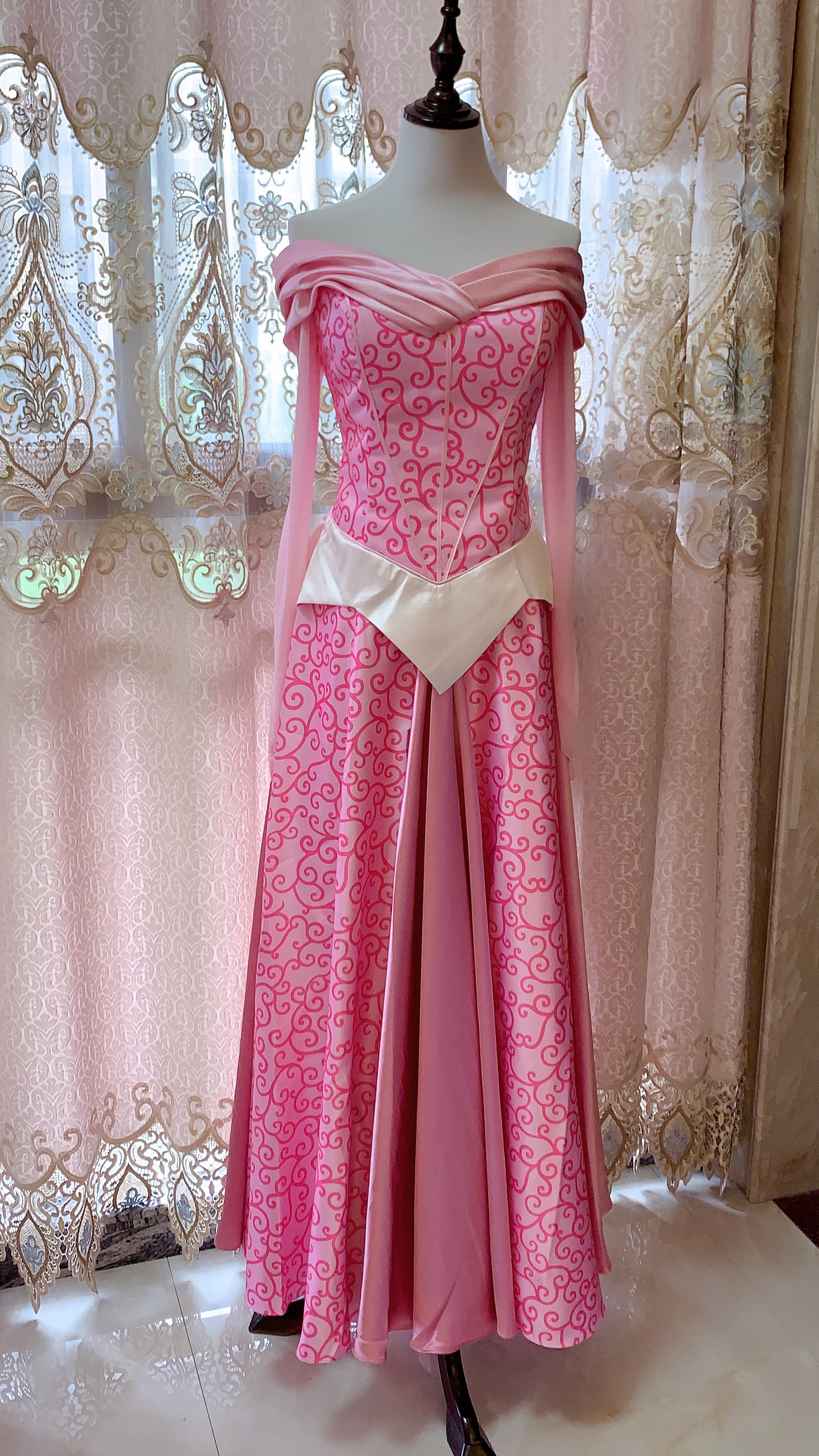 ピンクオーロラドレス 眠れる森の美女 コスプレ衣装 - Etsy 日本