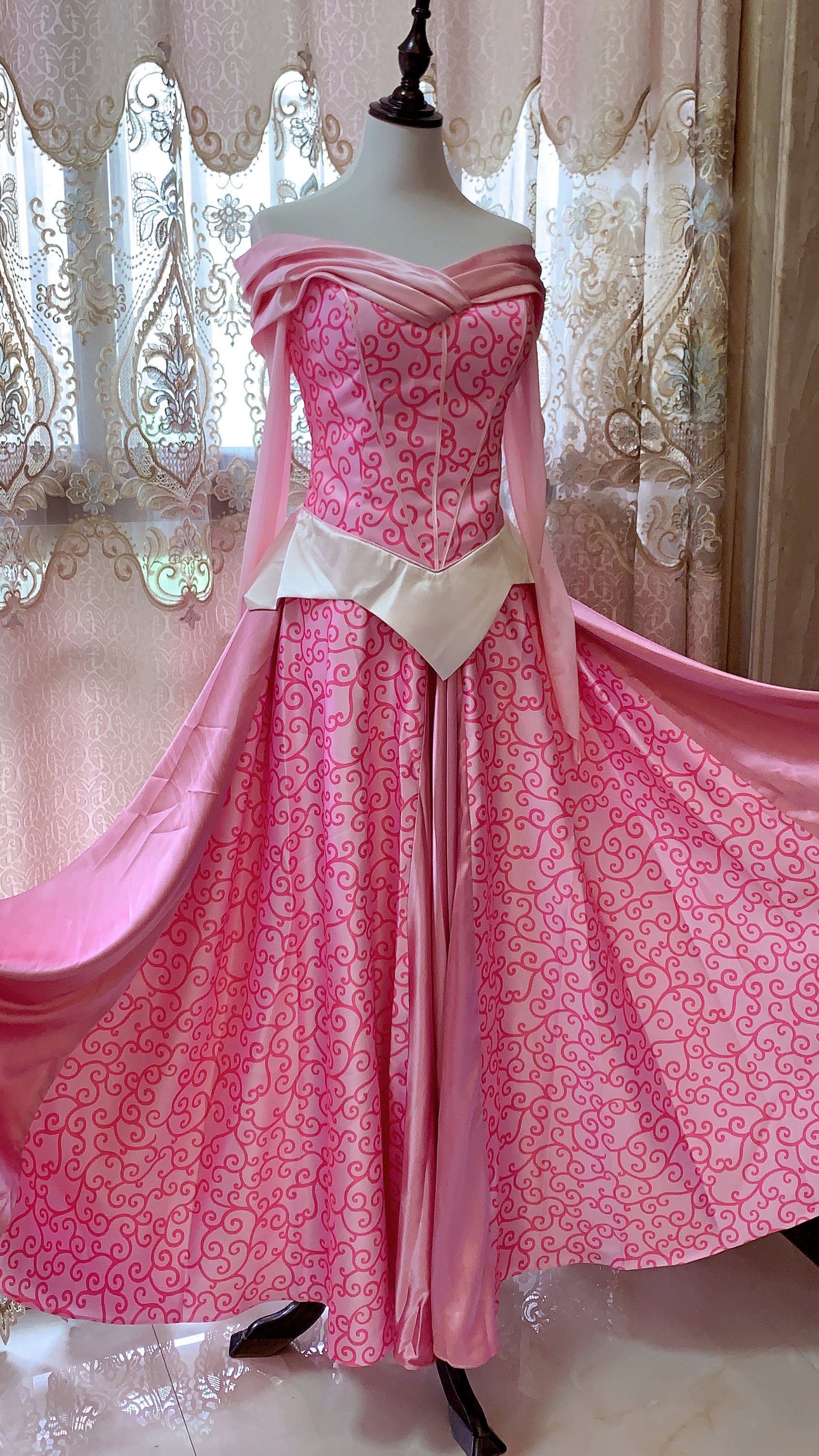 ピンクオーロラドレス 眠れる森の美女 コスプレ衣装 - Etsy 日本