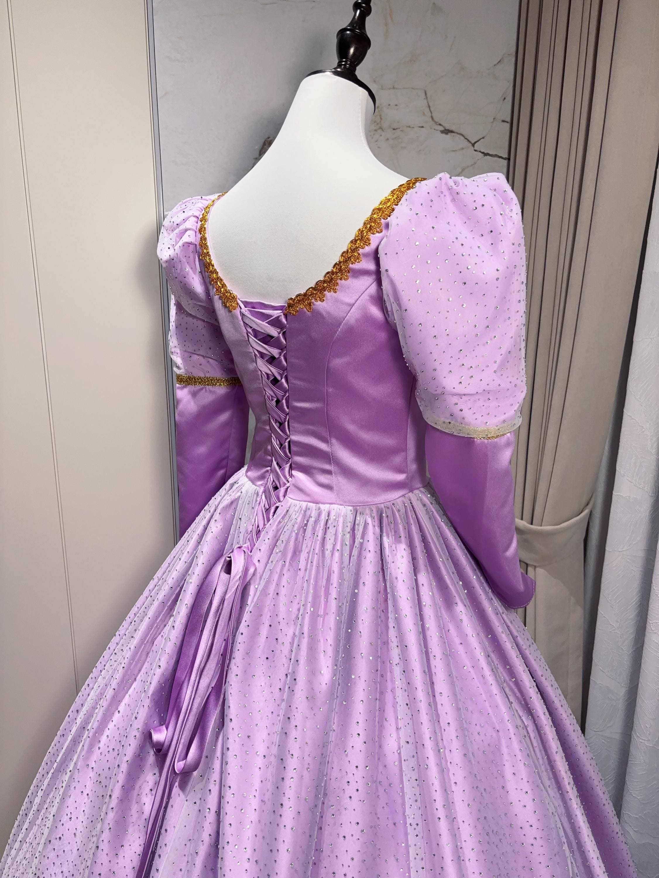 purple rapunzel inspired dress Rapunzel Inspired Costume, Purple Medieval Dress, Medieval Dress, Princess Dress, Fairycore Dress, Purple Dress With Puffy Sleeves