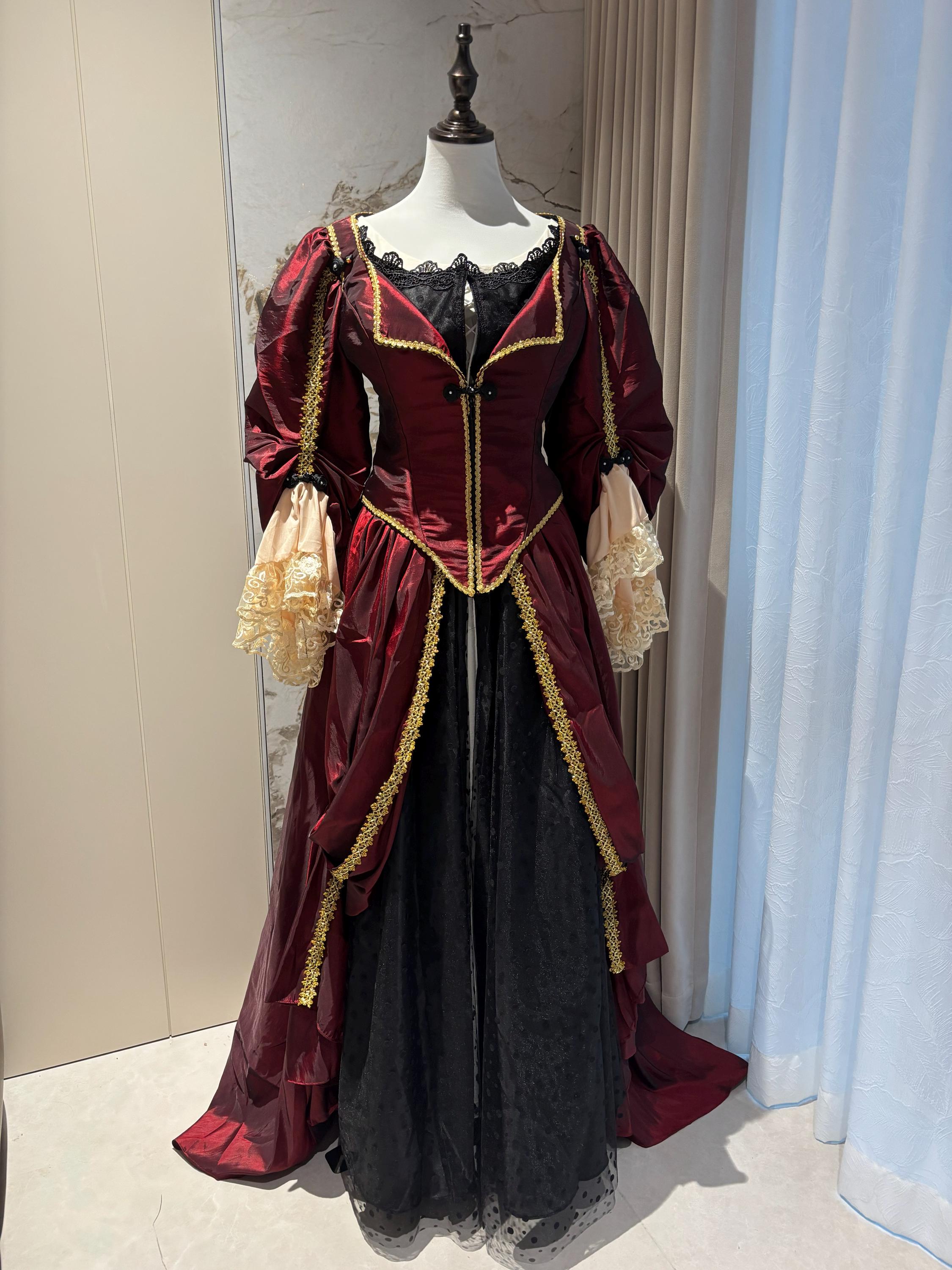 pirates of the caribbean elizabeth red dress Some stills and closer looks of the Elizabeth Swann dress (formally a 90's  wedding gown). I just love her so much     #elizabethswann  #piratesofthecarribean #dressmaking #sewing #disneyhalllween  #sewistofinstagram