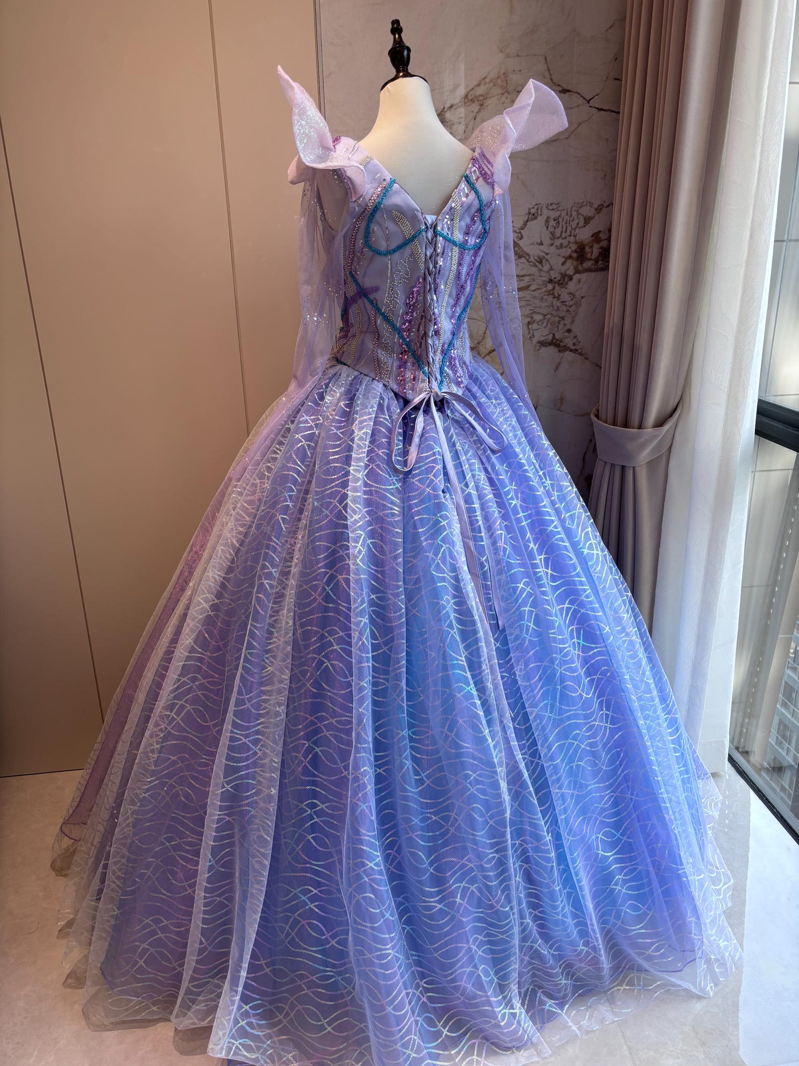 Winx Club Bloom Fashion Puppe – Mit Beweglichen Gelenken, Flügeln, Rot-schwarzem Style