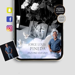 Könnte beinhalten: Eine digitale Gedenkkarte mit einem Foto eines Mannes mit Engelsflügeln. Die Karte enthält ein Schwarzweißfoto von Blumen, ein Schwarzweißfoto einer Familie und den Text "JORGE LOUIS PINEDA 04.25.1962-12.01.2024".