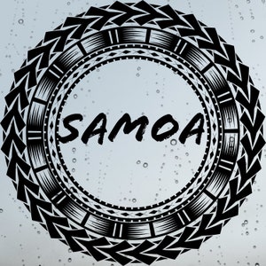 Puede incluir: Diseño gráfico en blanco y negro de un patrón circular con la palabra "SAMOA" en el centro.