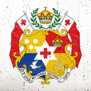 Op de afbeelding: Het nationale wapen van Tonga, met een schild dat in vier kwadranten is verdeeld, met een rood kruis, drie witte sterren, een duif met een olijftak en een kroon. Het schild wordt omringd door een krans van laurierbladeren en twee vlaggen van Tonga.
