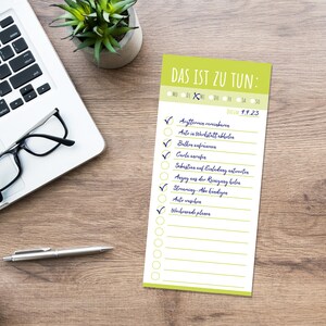 May include: A green and white to-do list with the text "DAS IST ZU TUN:" at the top. The list includes items such as "Arzttermin vereinbaren", "Auto in Werkstatt abholen", "Balkon aufräumen", and "Carla anrufen". The date "9.9.23" is written at the top right corner.