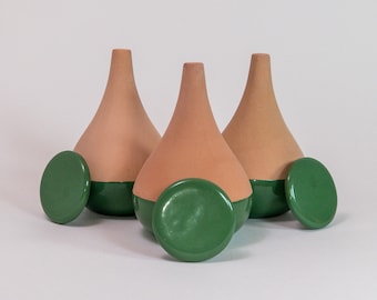 Oya 300ml glazed terracotta planter – self-watering for indoor and outdoor plants, small plants and herbs, made of green terracotta
