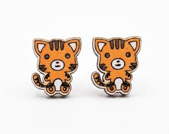 Handmade Wooden Tabby Cat Stud Earrings Cute woodland animal jewellery – Kawaii Cat earrings – Handmade gift for her – Fun accessories