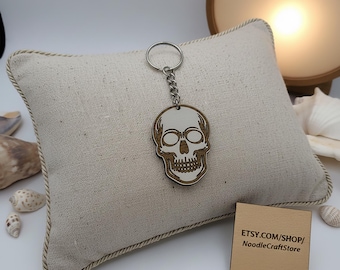 Skull Keyring, Wooden Skull Gift, Laser Engraved Keychain Gothic Lover, Spooky Keyring, Halloween Keyring