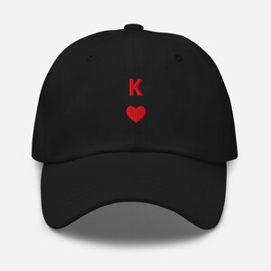 Casquette de baseball minimaliste - Casquette rouge brodée King of Hearts - Cadeau unisexe pour les amateurs de cartes - Casquette streetwear décontractée - Casquette pour les fans de poker