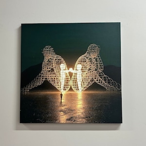 Zwei Menschen, die sich bei Burning Man den Rücken zukehren, Moderne Leinwand Kunst, Trendige Kunst Leinwand, Inneres Kind Kunst Leinwand,