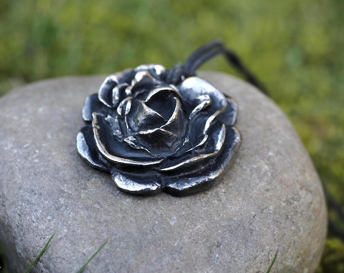 Necklace pendant decorated Black Rose Gothic Alchemy England