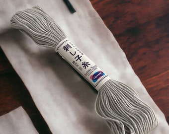 Hilo de bordar japonés Sashiko Olympus gris 20m
