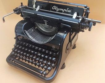 Vintage Cyrillic Typewriter OLYMPIA mod.8. 1948. Very rare to find.  Alte kyrillische Schreibmaschine