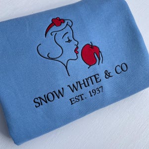 Snow White embroidered sweatshirt / Disney Princess crewneck / Snow White bite the Apple embroidered sweatshirt / Snow White T-shirt