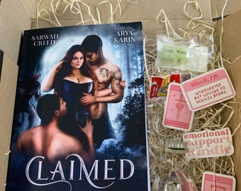 Signiertes Sonderausgabe-Taschenbuch von Claimed By Fate: A Reverse Harem Werewolf Shifter Romance