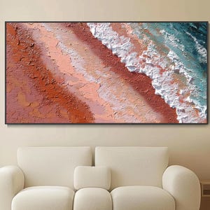Horisontell handtjock impasto strandoljemålning rostig brun sand och turbulenta vågor kanvaskonst rik textur varm neutral kust abstrakt