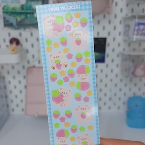 Hoja de pegatinas kawaii &quot;Sueño de Fresa&quot;: adorable personaje de oso, pegatinas pastel para diario y pegatinas decorativas rosas para agenda.