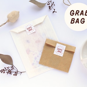 Borsa Oops / Borsa da afferrare / Borsa da afferrare con adesivi / Adesivi Oops / Adesivi di liquidazione / Cartolina d'arte / Stampa A6 / Resta accogliente / Borsa con adesivi misteriosi