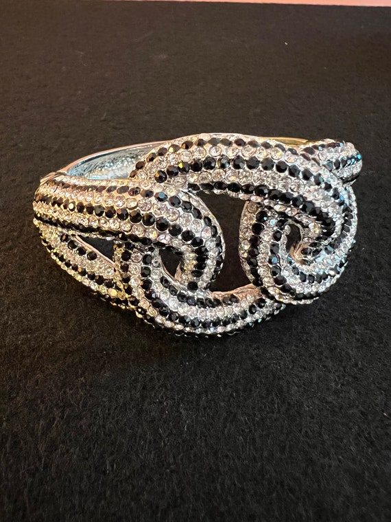 Stunning Knotted Rhinestone Hindged Bracelet