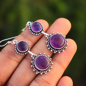 Pendientes de amatista con encanto / Pendientes de plata de ley con amatista / Pendientes colgantes de amatista / Pendientes colgantes de amatista / Regalo para mamá