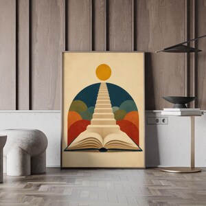 K&ouml;nnte beinhalten: Ein rechteckiger Wandkunstdruck, der ein aufgeschlagenes Buch an der Basis zeigt, aus dessen Seiten eine Treppe zu einer gelben Sonne f&uuml;hrt. Der Hintergrund enth&auml;lt halbkreisf&ouml;rmige Schichten in Blau, Gr&uuml;n und Rot auf einem cremefarbenen Feld.