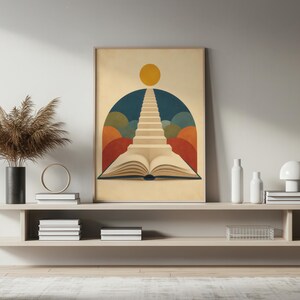 K&ouml;nnte beinhalten: Ein rechteckiger Wandkunstdruck mit einem aufgeschlagenen Buch an der Basis, aus dessen Seiten eine Treppe zu einer gelben Sonne f&uuml;hrt. Der Hintergrund zeigt geschichtete halbkreisf&ouml;rmige Formen in Blau-, Gr&uuml;n- und Oranget&ouml;nen auf cremefarbenem Grund.