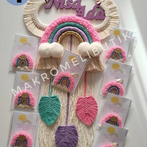 Handgefertigter Makramee-Wandbehang mit Schlüsselanhänger im Boho-Stil